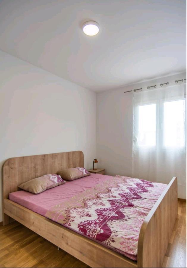 Sunny Hill Suite Ljubovic Podgorica Buitenkant foto